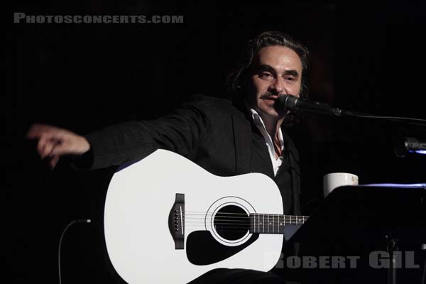 STEPHAN EICHER - FINN - 2009-06-25 - PARIS - Theatre des Bouffes du Nord - 